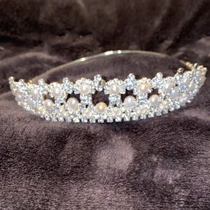 Wedding Tiara. Pearls & stones.